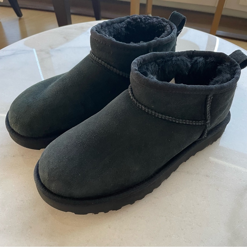 UGG Ultra Mini Classic Black Shearling Boots Size 7
